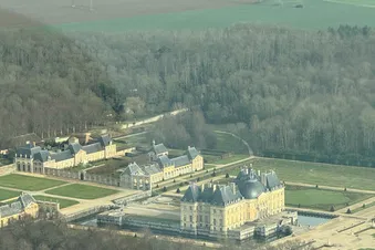 Survolez Les Châteaux de Seine-et-Marne vus du Ciel