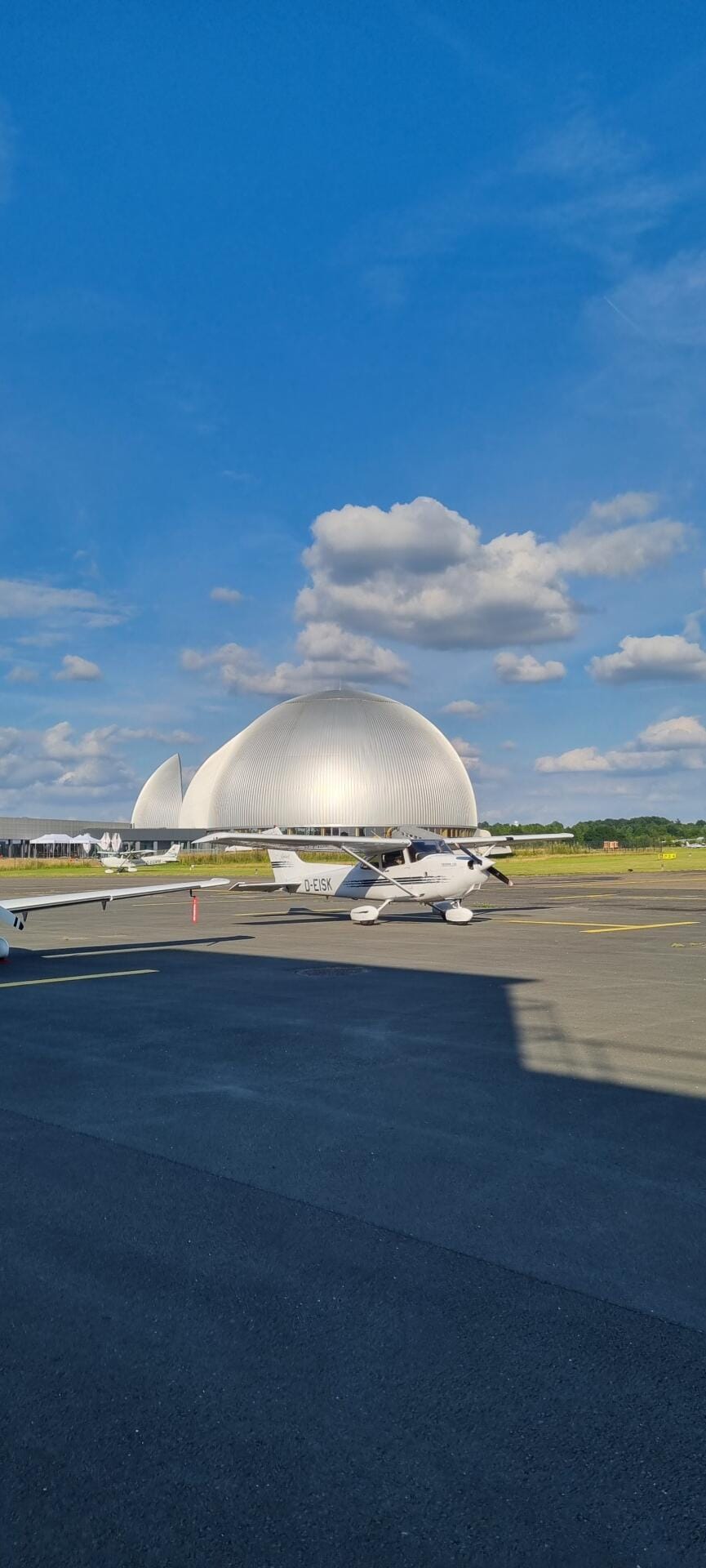 D-EISK in Essen Mülheim vor dem Luftschiffhangar