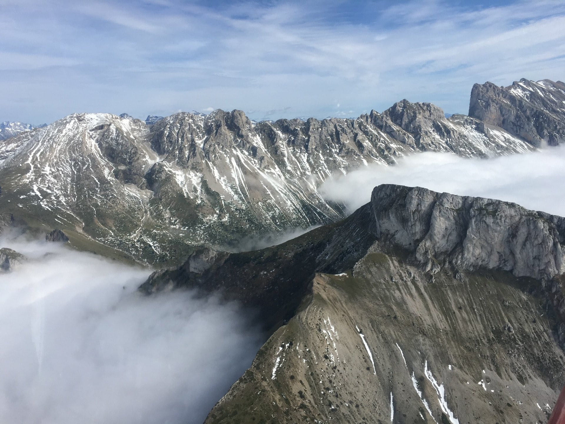 Survol de la haute montagne, proche des étoiles, depuis Gap