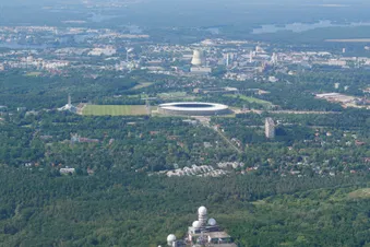 Im Himmel über Berlin oder Brandenburg (Aquila A210)