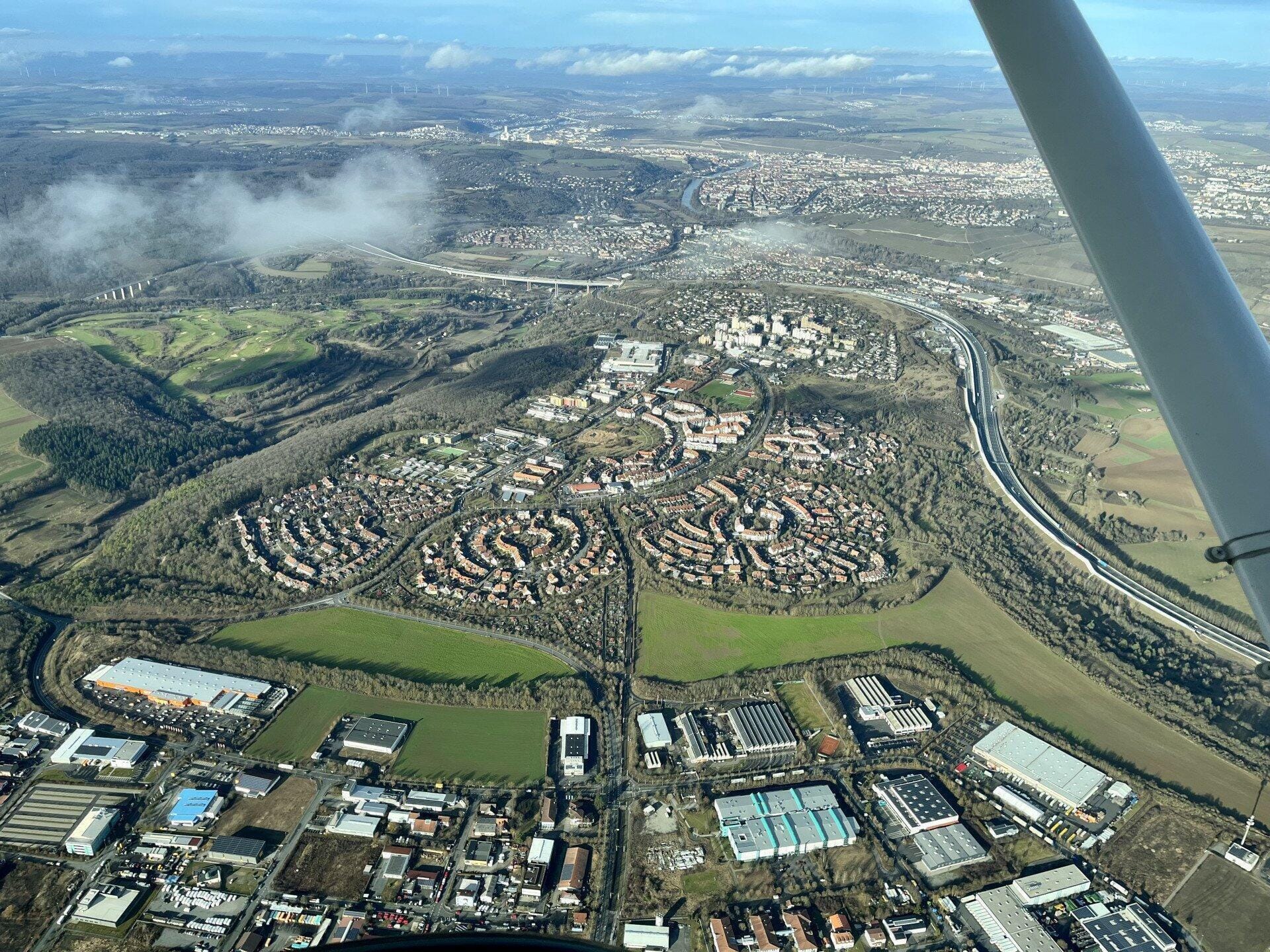 Rundflug über Unterfranken, Mainschleife, Würzburg, Weininsel.
