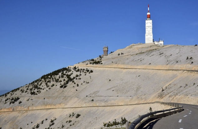 Vol au dessus du sommet du mont ventoux