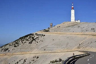 Vol au dessus du sommet du mont ventoux