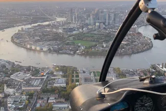 Flight accross London along the heli route
