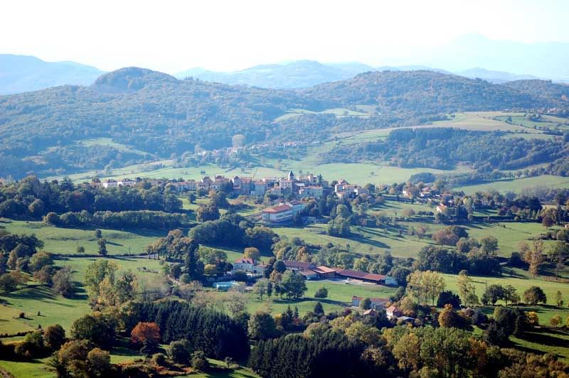 Survol de la Toscane d'Auvergne depuis Ambert