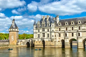 Les châteaux de la Loire en Hélicoptère - LE FÉERIQUE
