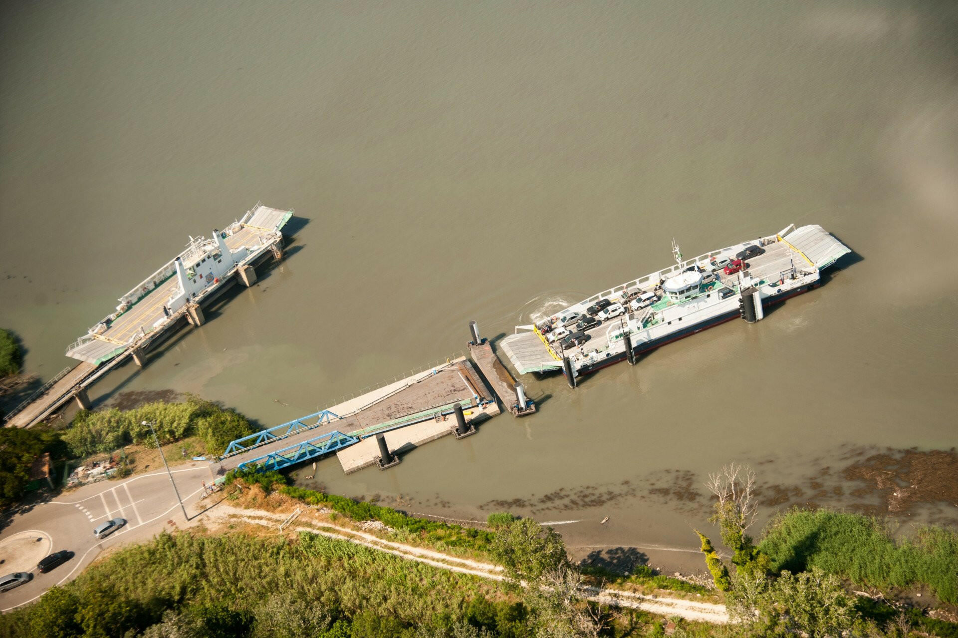 Vol Hélico - Baux de Provence, fil du Rhône et littoral