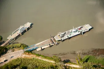 Vol Hélico - Baux de Provence, fil du Rhône et littoral