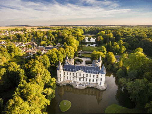 Châteaux de Chantilly et Pierrefonds depuis Les Mureaux