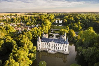 Châteaux de Chantilly et Pierrefonds depuis Les Mureaux