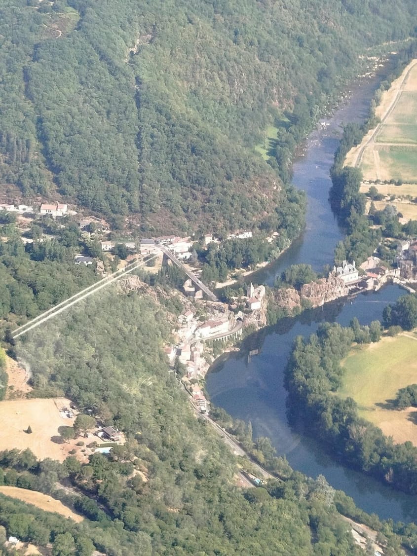 Le méandre d'Ambialet et les Gorges du Tarn vus du ciel