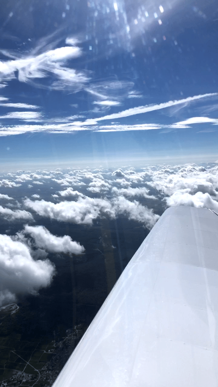 Au dessus de la couche nuageuse