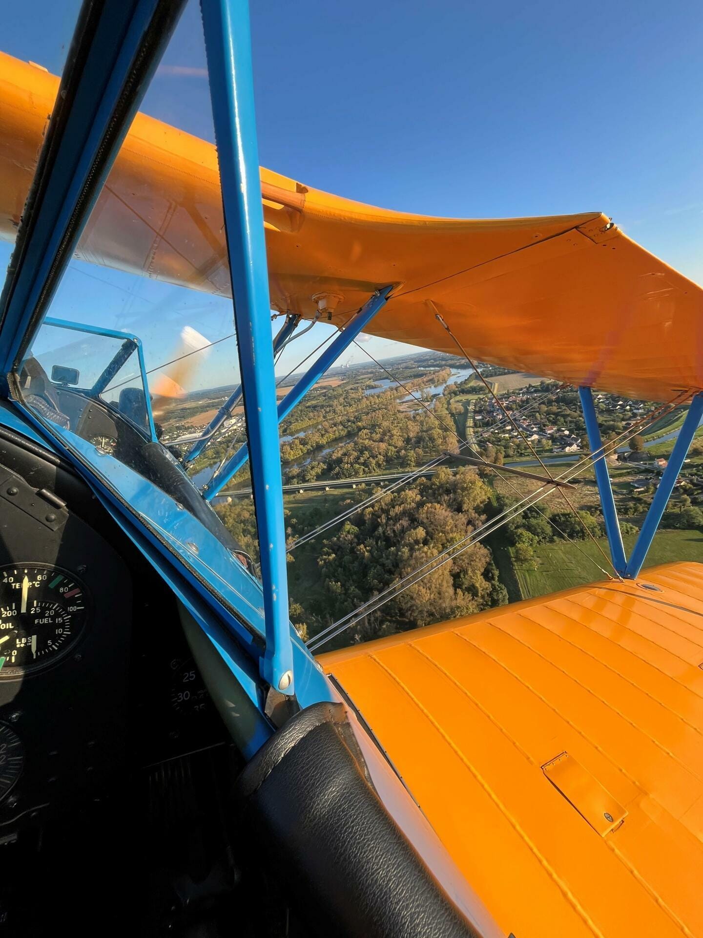 [BOEING STEARMAN] Les Châteaux du Giennois