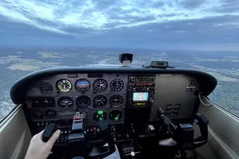 1h Rundflug über Ihre Wunschziele (2 Passagiere)