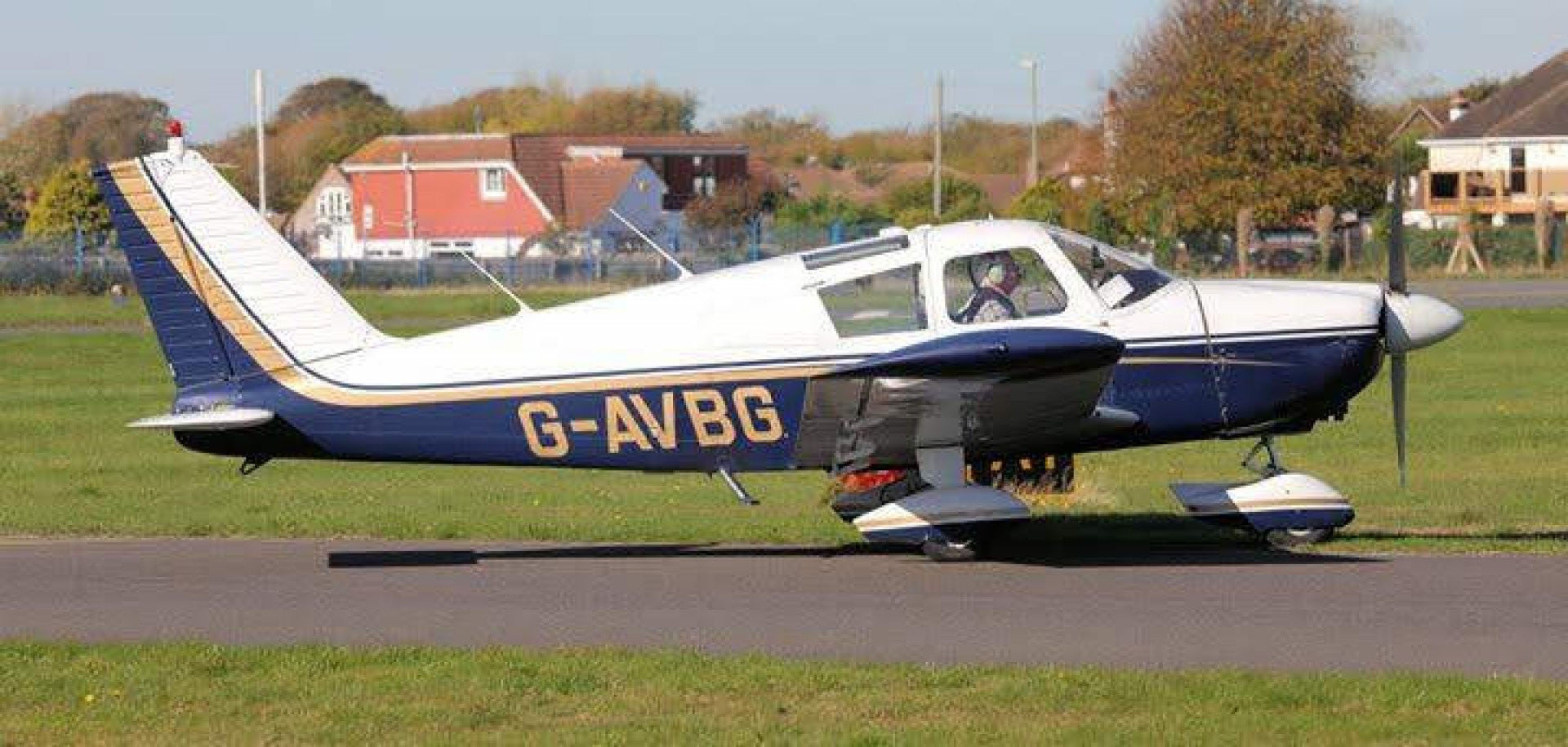 Fly to Lee on Solent with short walk to the beach