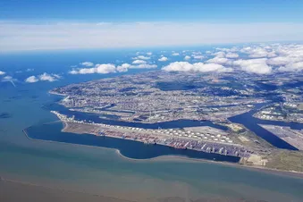Les falaises d'Etretat, survol en Cirrus SR20