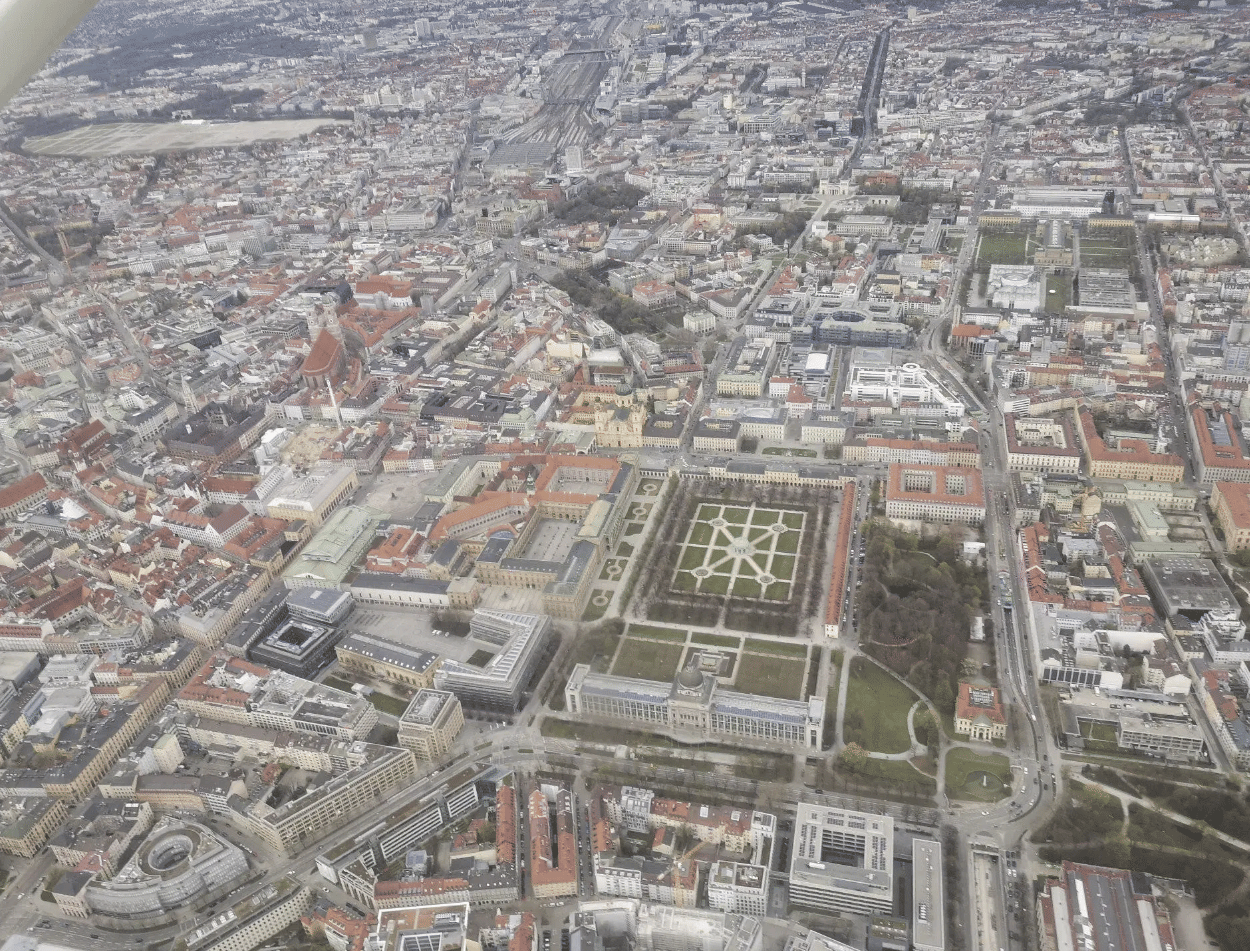 Hofgarten mit Residenz und Staatskanzlei