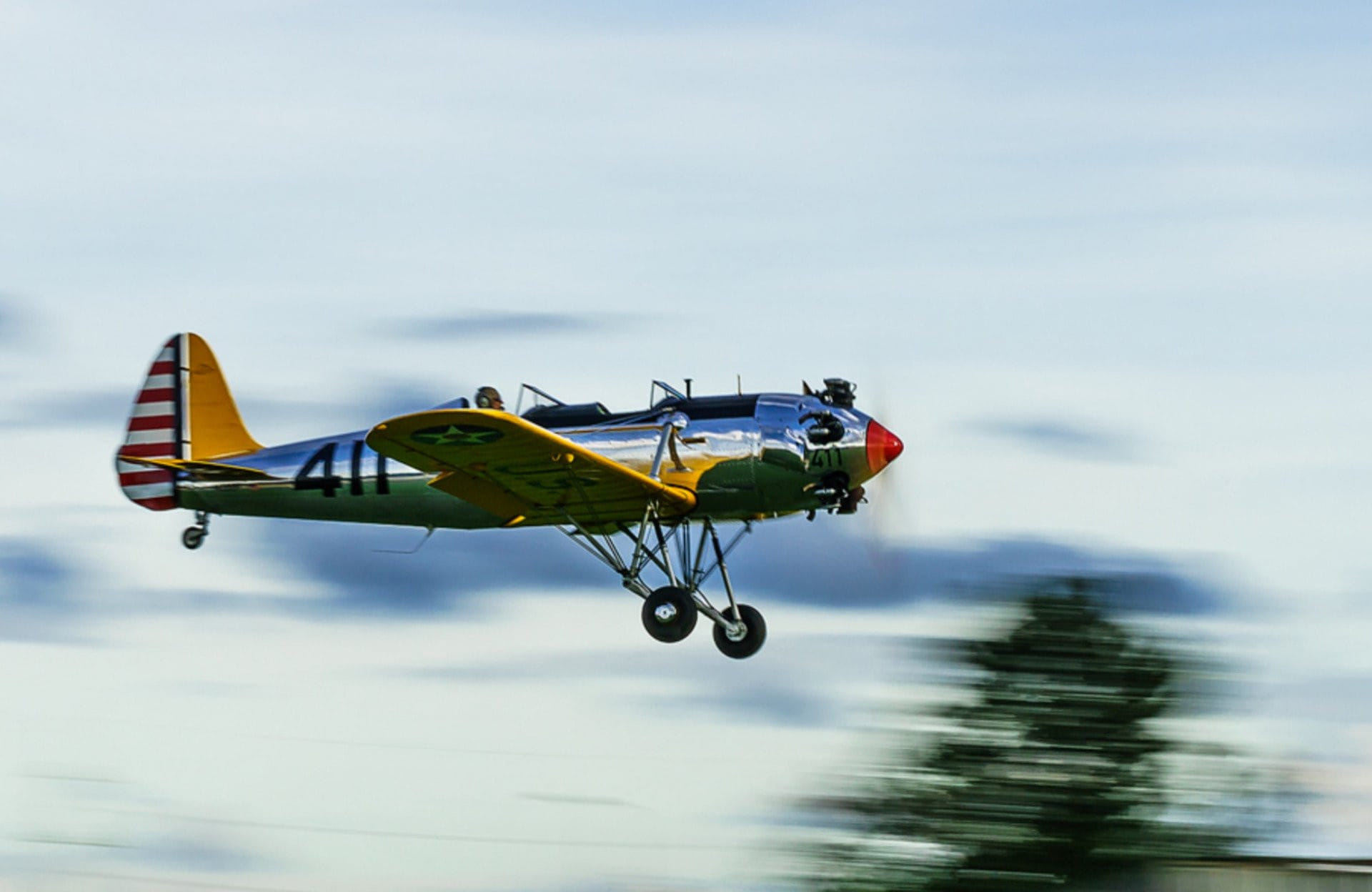 Im offenen Cockpit z.B. über Aachen und die Eifel (30 min).