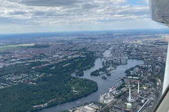 Flexibler Rundflug über Berlin in einer Cessna 172 2-3 Pers.