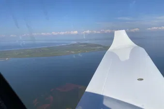 Tagesausflug nach Juist mit Baden nur 200 m vom Flugplatz