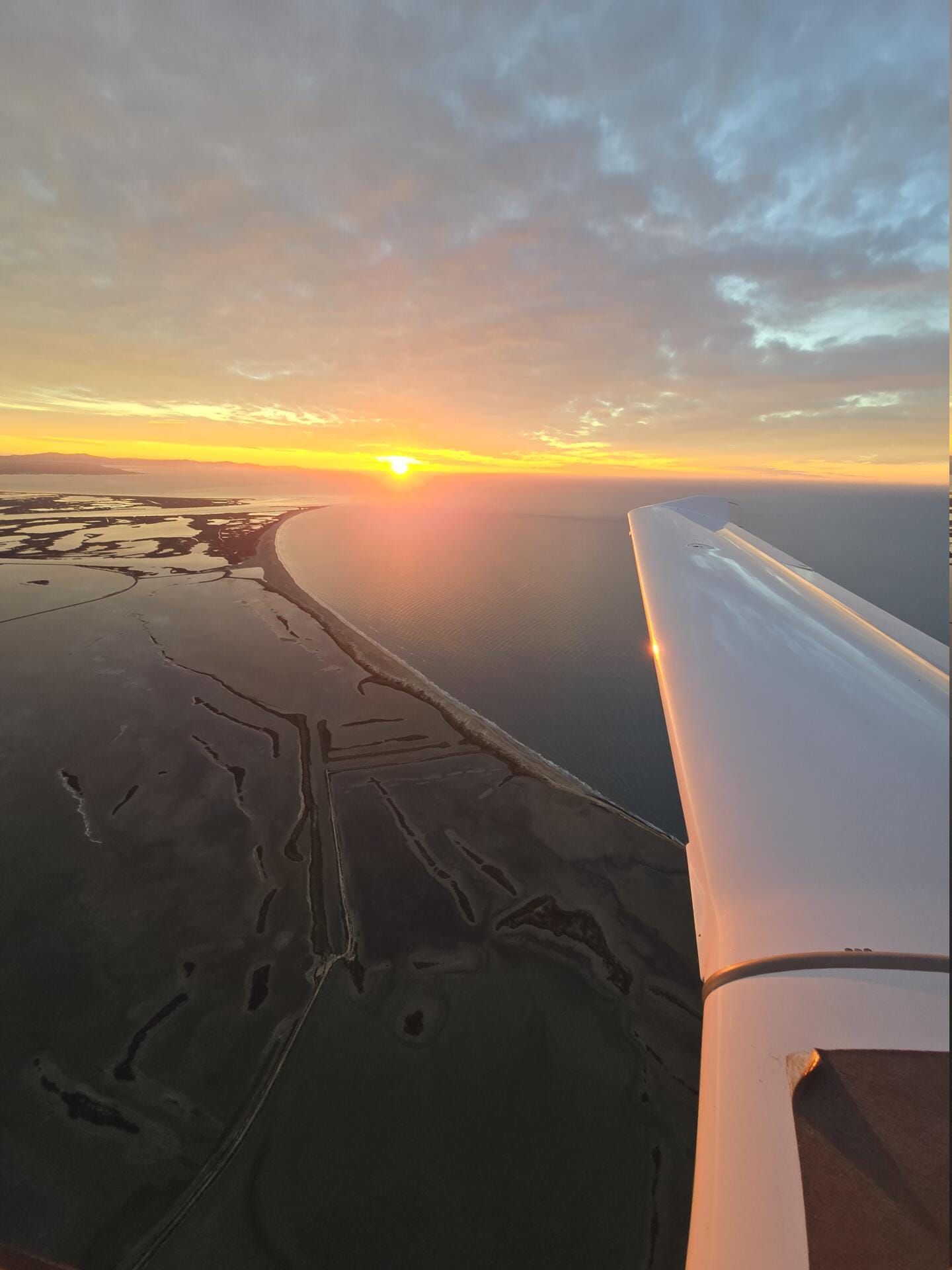 À l'Aube du Soleil : Vols Magiques en Camargue et sur la Mer