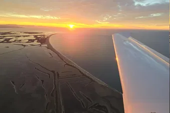 À l'Aube du Soleil : Vols Magiques en Camargue et sur la Mer