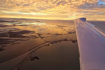 À l'Aube du Soleil : Vols Magiques en Camargue et sur la Mer