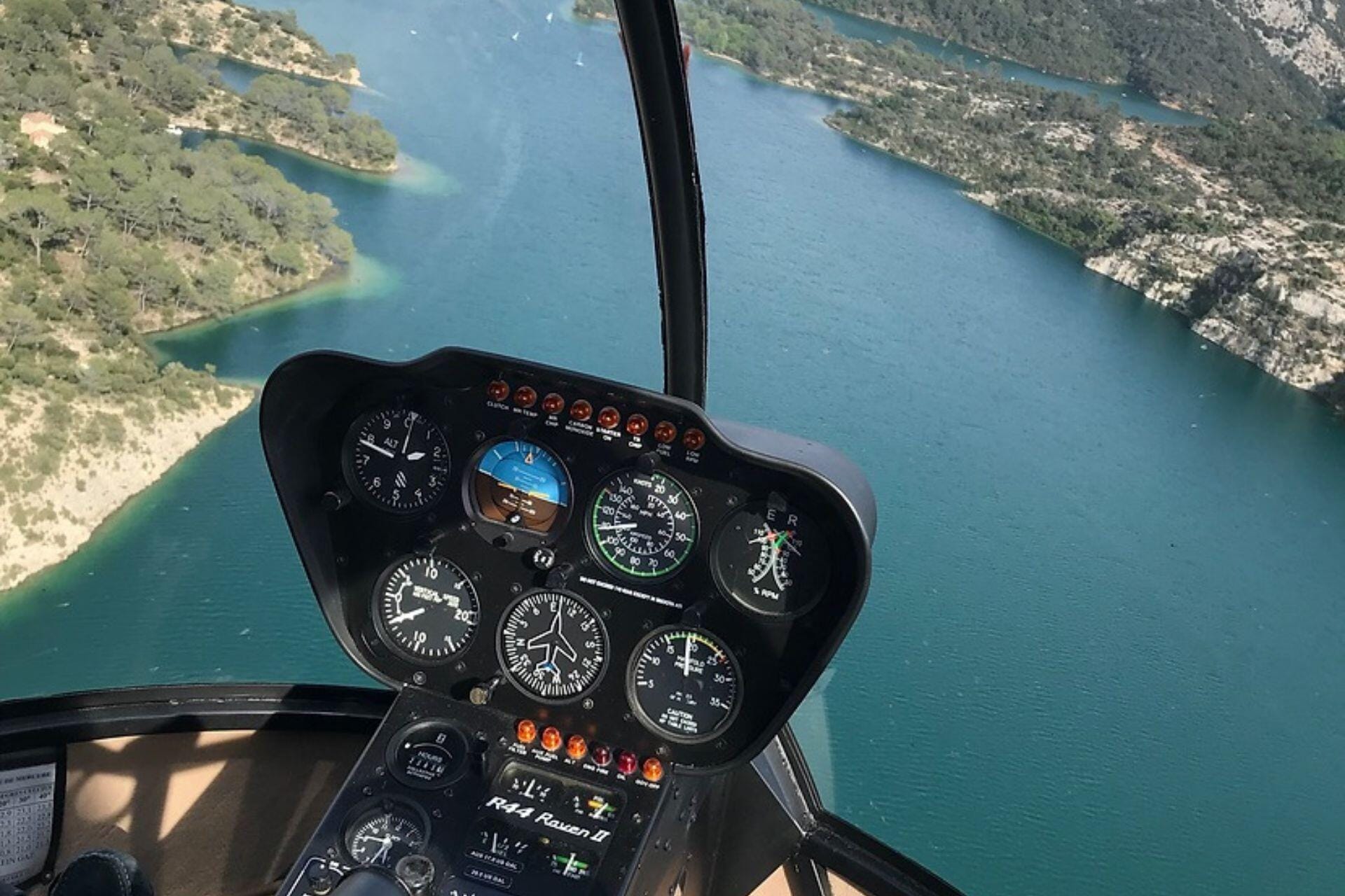Robinson R44