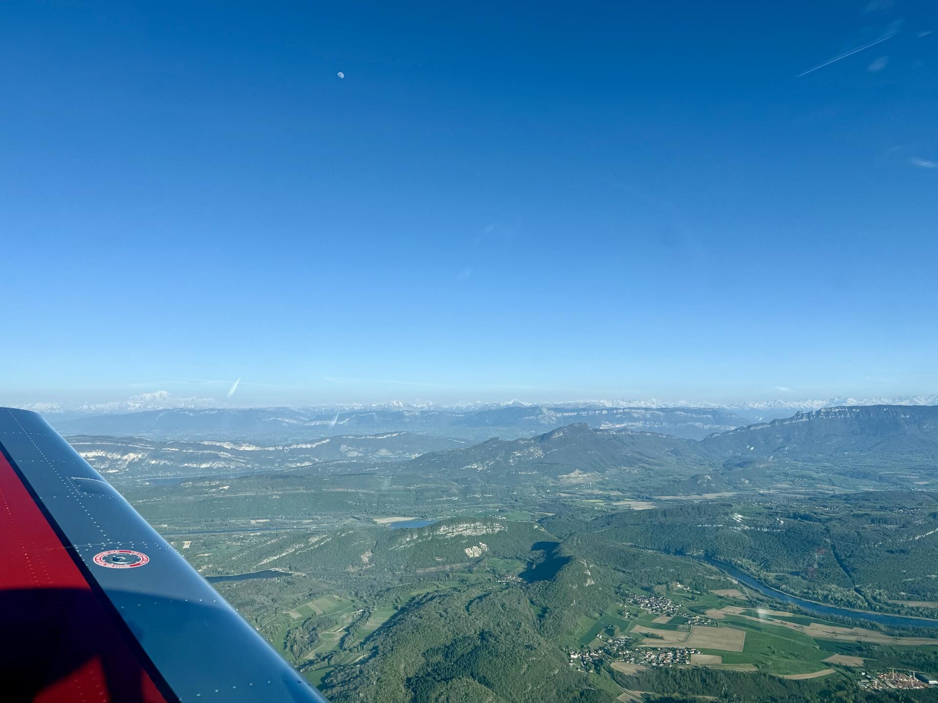 Vue sur les montagnes entourant le lac du Bourget