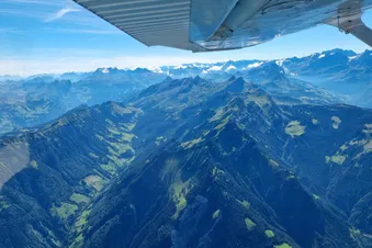 Rundflug nach Wunsch 3 Plätze 2h