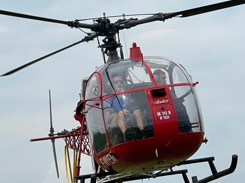 Survol du circuit automobile des 24h du Mans en hélico