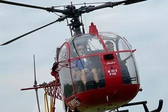Survol du circuit automobile des 24h du Mans en hélico