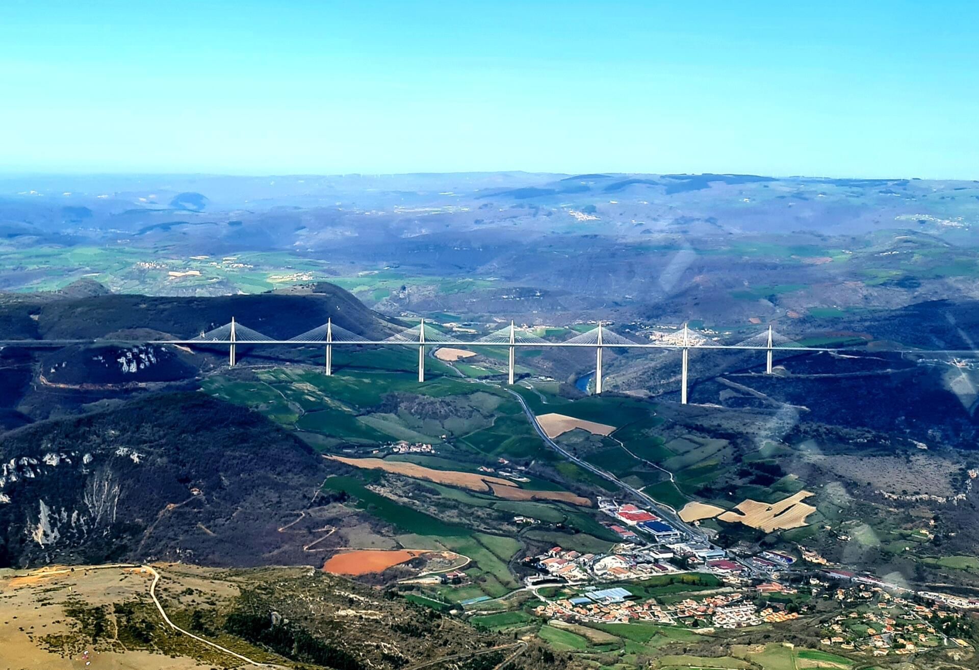 Entre géants et paysages volcaniques : Millau & Salagou