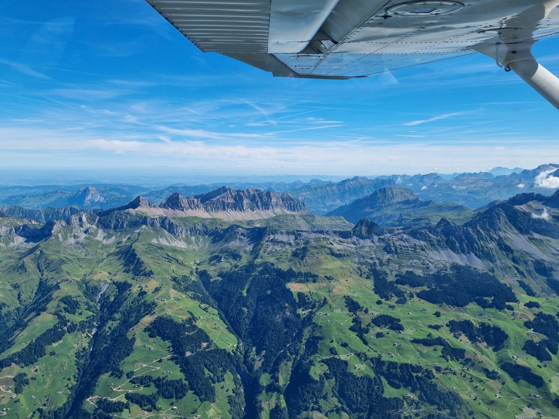 Rundflug nach Wunsch 3 Plätze 2h