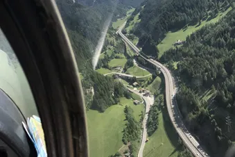 Eine Pizza in Trento* ex. Airforce Marchetti F260 (James Bond Marchetti)