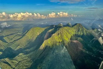 Survol du nord de l'île et de la Montagne Pelée