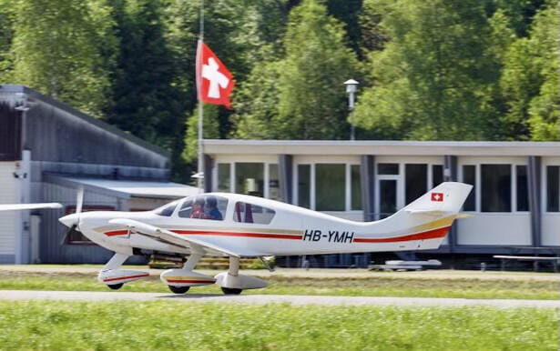Auf dem Heimatflugplatz (LSZN) Hausen am Albis