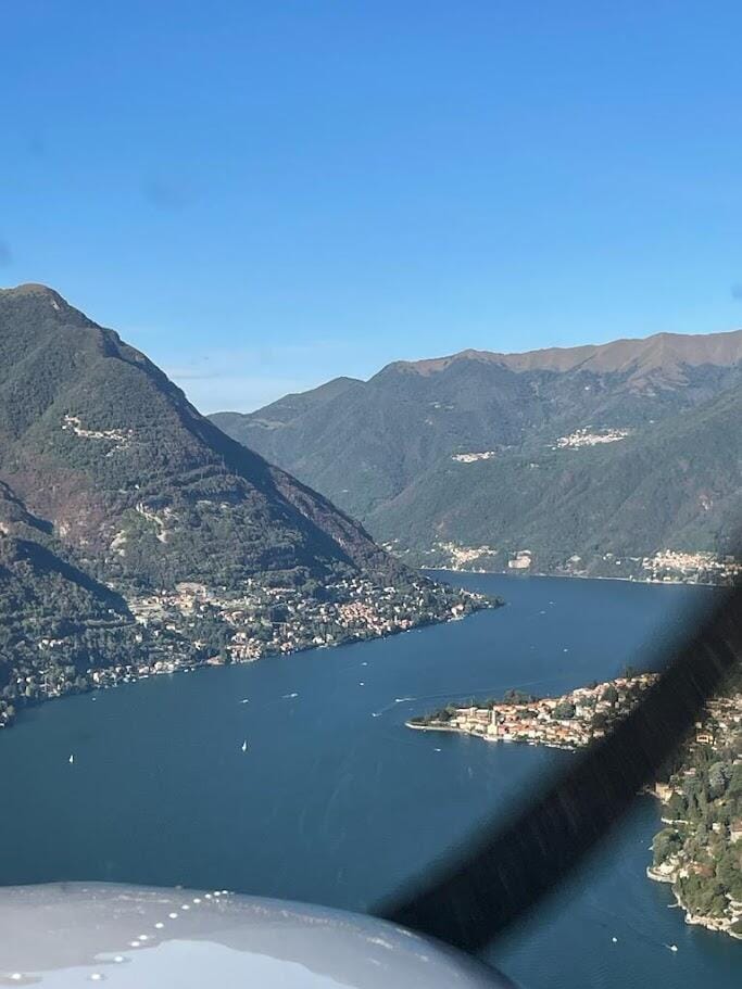 Scenic sightseeing on Como Lake... with air conditioning!