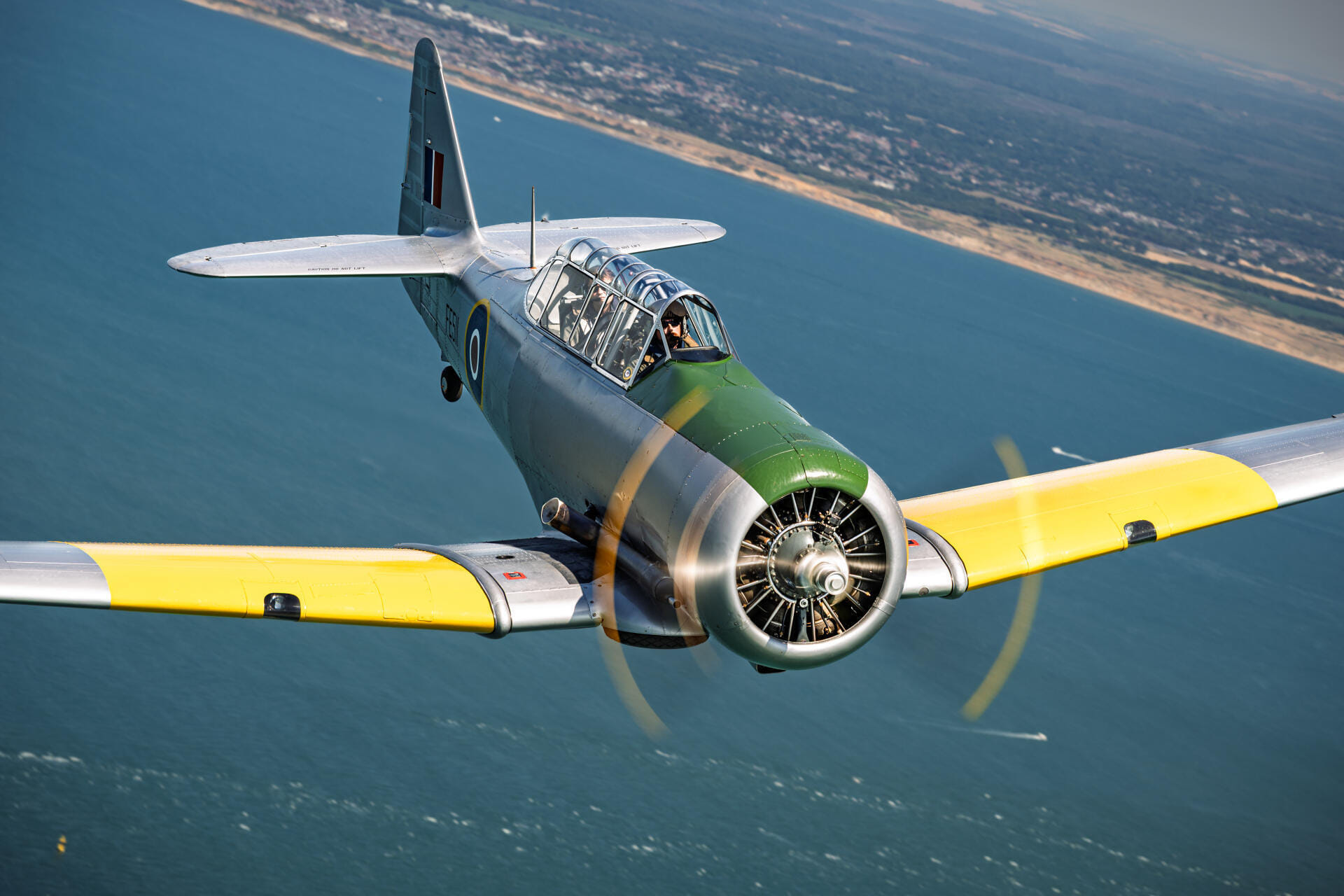 Vintage Harvard Warbird Experience - 30 mins near London.