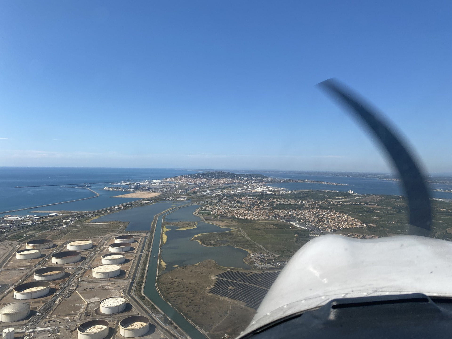 Survol de Sète et l'étang de Thau ( LIRE DESCRIPTION svp )