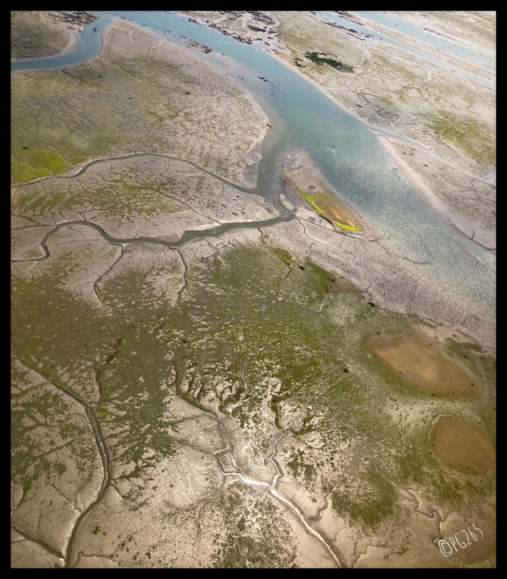 Le Bassin d'Arcachon et la côte vus du ciel. Birds eye view.