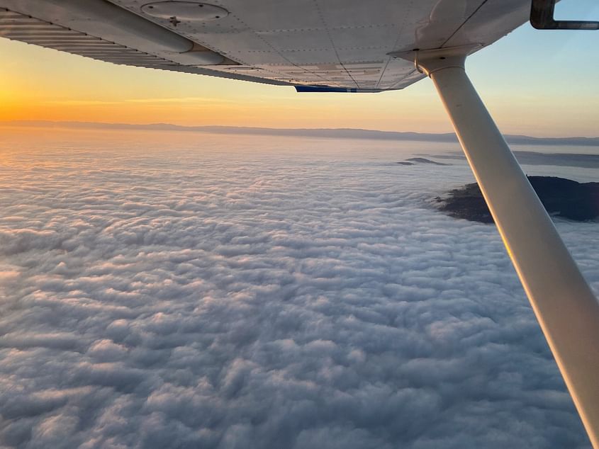 Le coucher de soleil vu du ciel, Préalpes et Plateau suisse