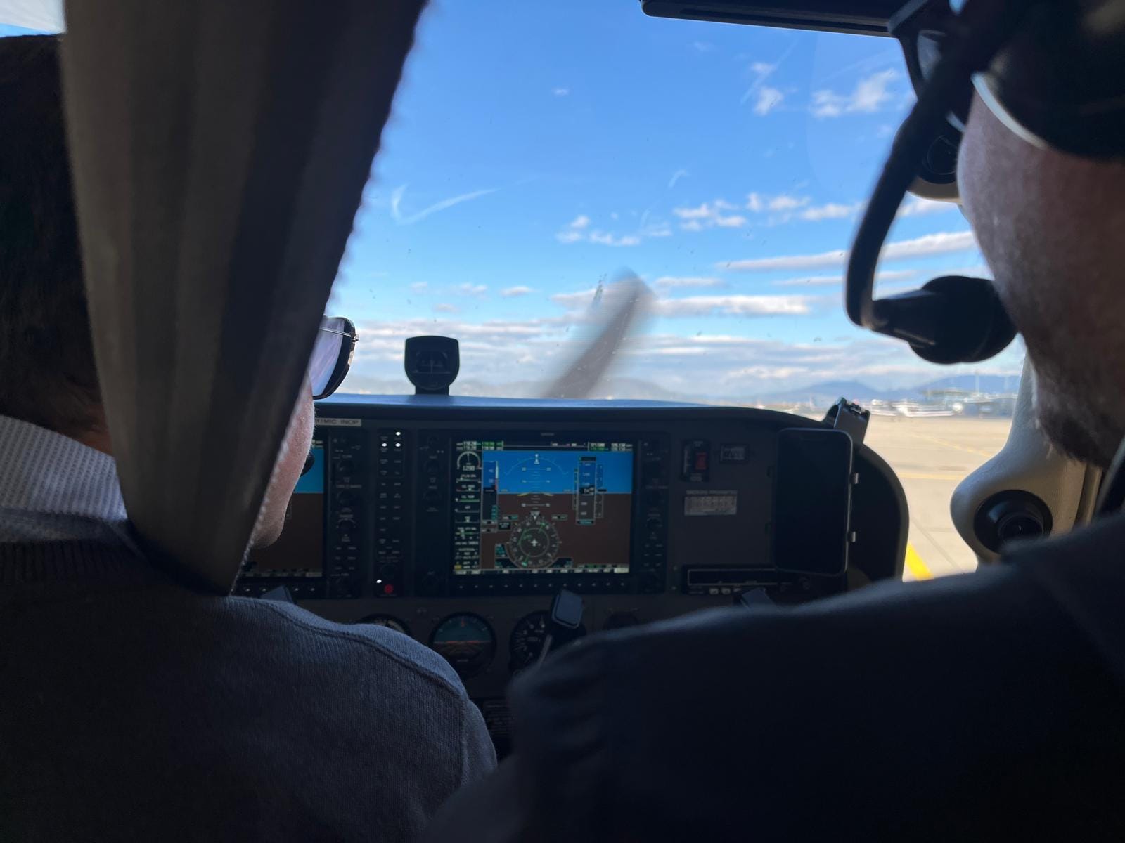 Ausblick nach vorne von hinterem Sitzplatz.