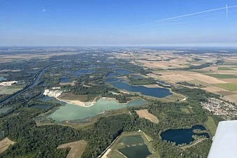 Balade aérienne : Seine, lacs & Château Fontainebleau