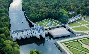 Les plus beaux Châteaux de la Loire vue du ciel