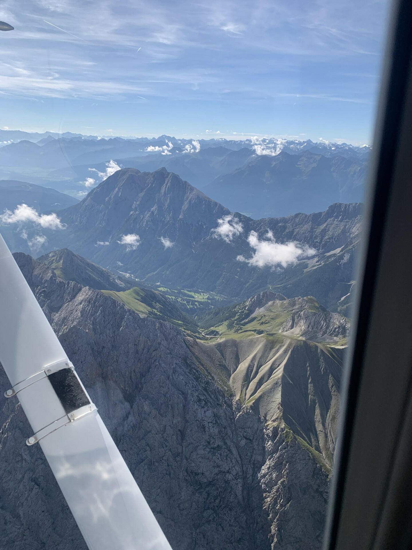 Traumhafter Panoramaflug zur Zugspitze und den Alpennordrand