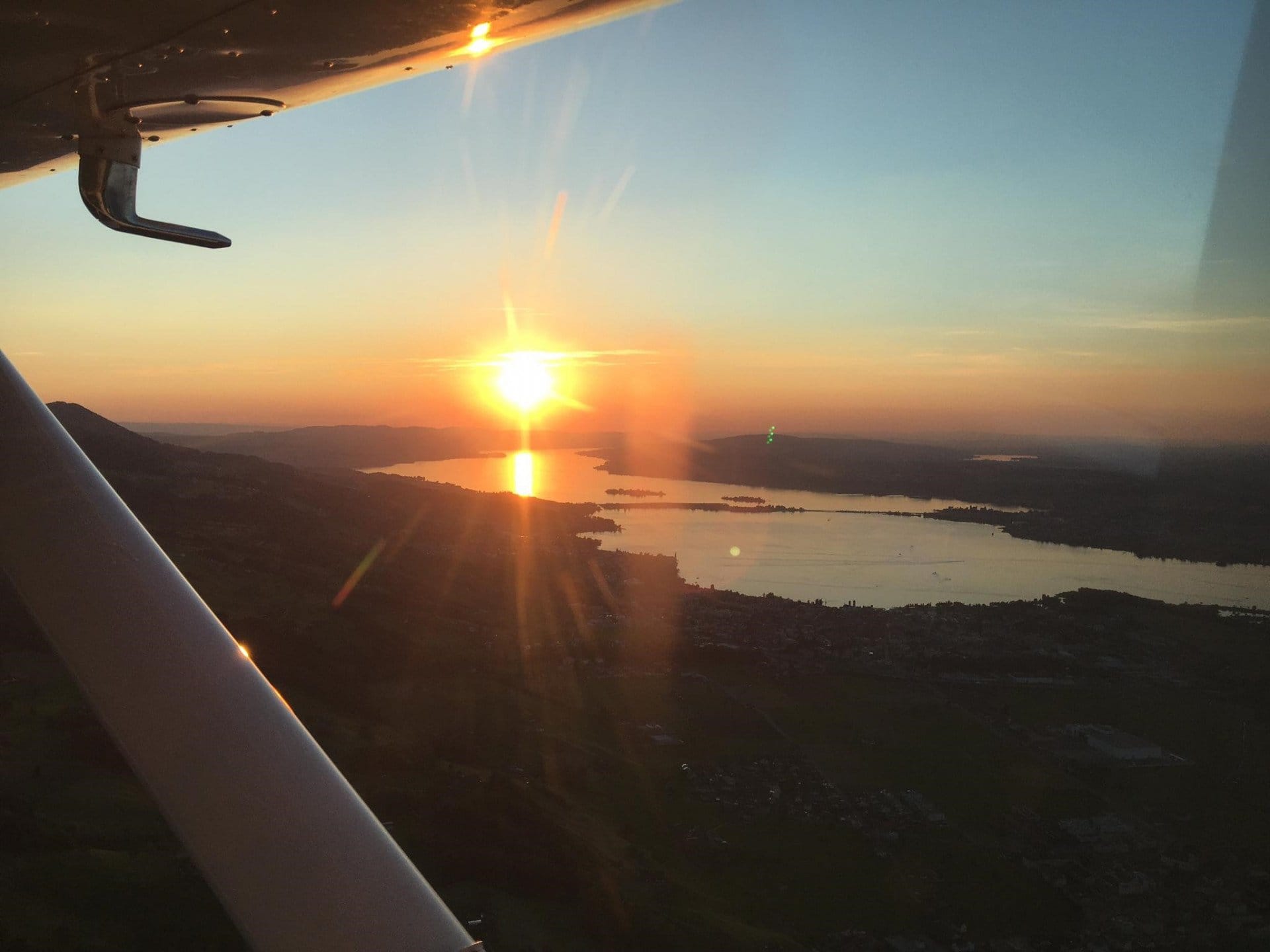 6 Kantone, über ein Duzend Seen und zahlreiche Berge