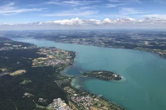 Schöner Bodensee und Alpen Rundflug
