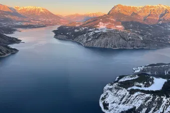 Le lac de Serre-ponçon vu du ciel