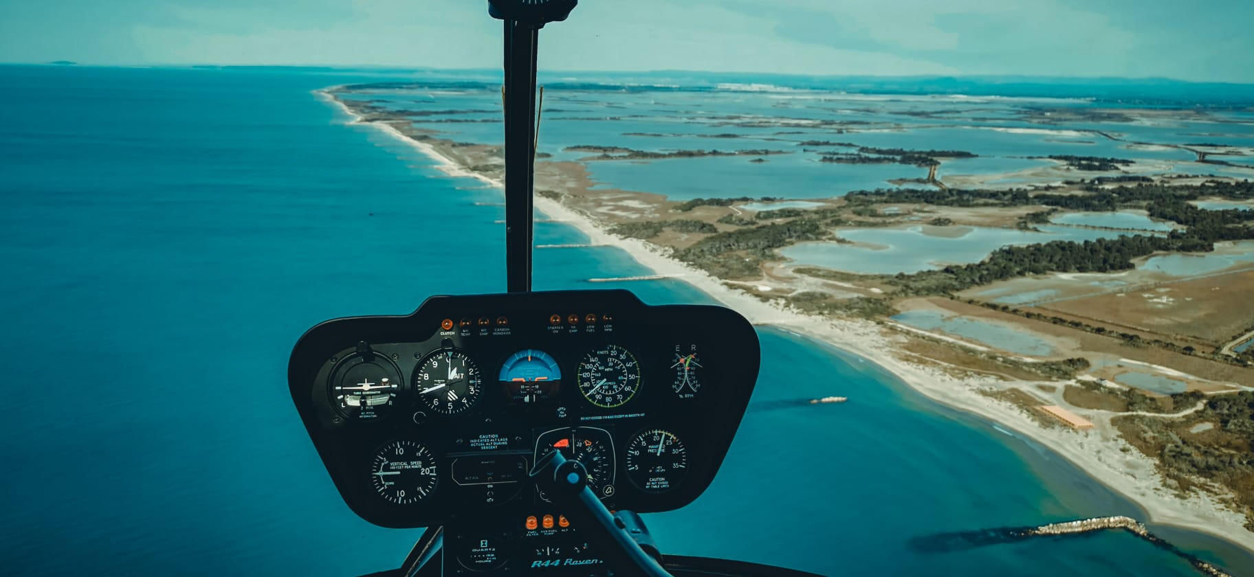 Sete et le bassin de thau en hélicoptère